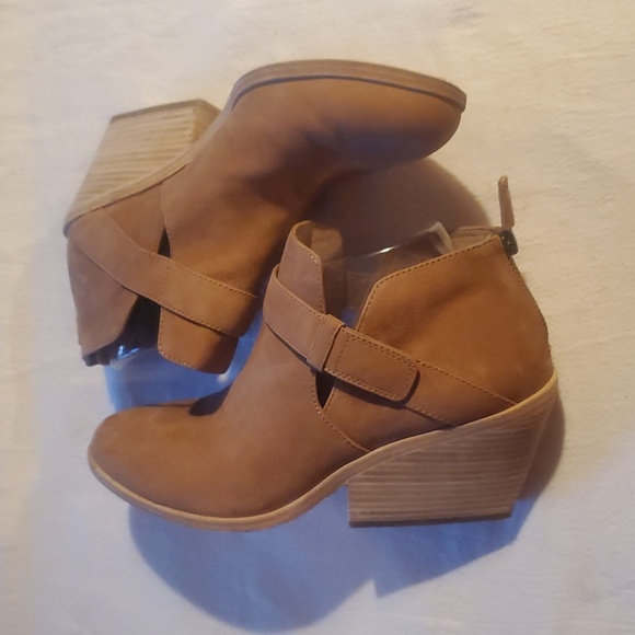 Eileen Fisher Ives Tan Ankle Heeled Sz. 9 Booties - Picture 3 of 12